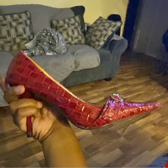 Pierre Dumas Red Pointy Toe Buckle High Heels Sz9 - Picture 2 of 5